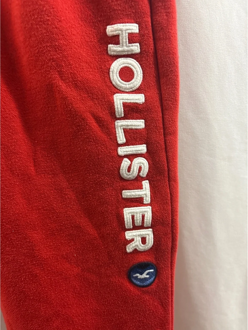 Hollister Men’s Red Fleece Sweatpants with Logo Embroidery Medium Spell Out - Picture 3 of 6